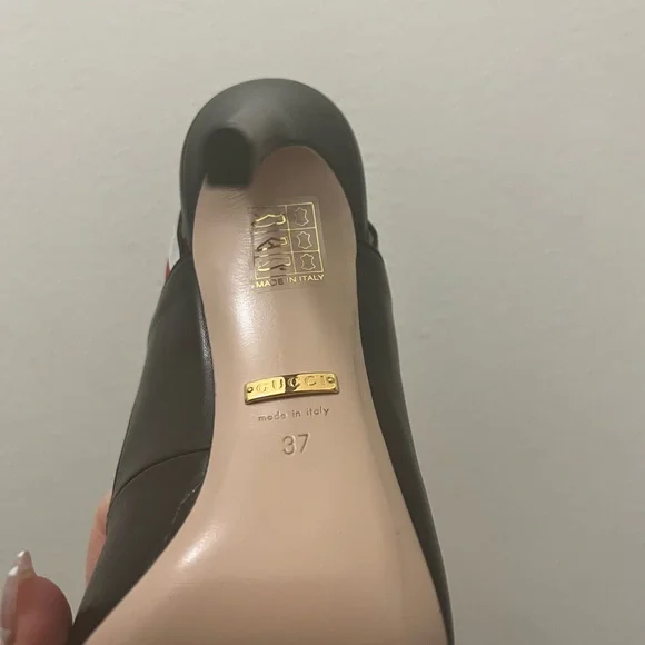 Gucci
Sylvie Leather Web Slingback Pumps - Picture 8 of 8